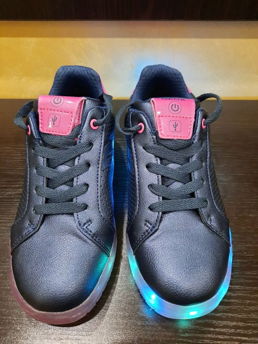 Светещ GEOX естествена кожа