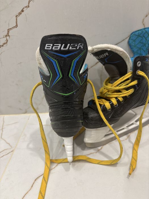 Продам коньки Bauer