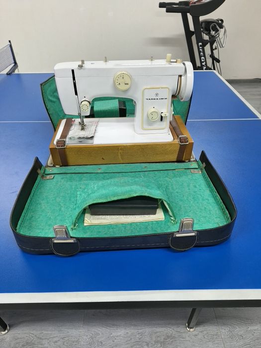 Швейная машинка Чайка 132М