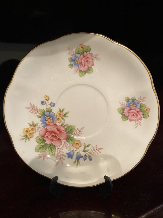 Set de 8 cesti si 4 farfurii