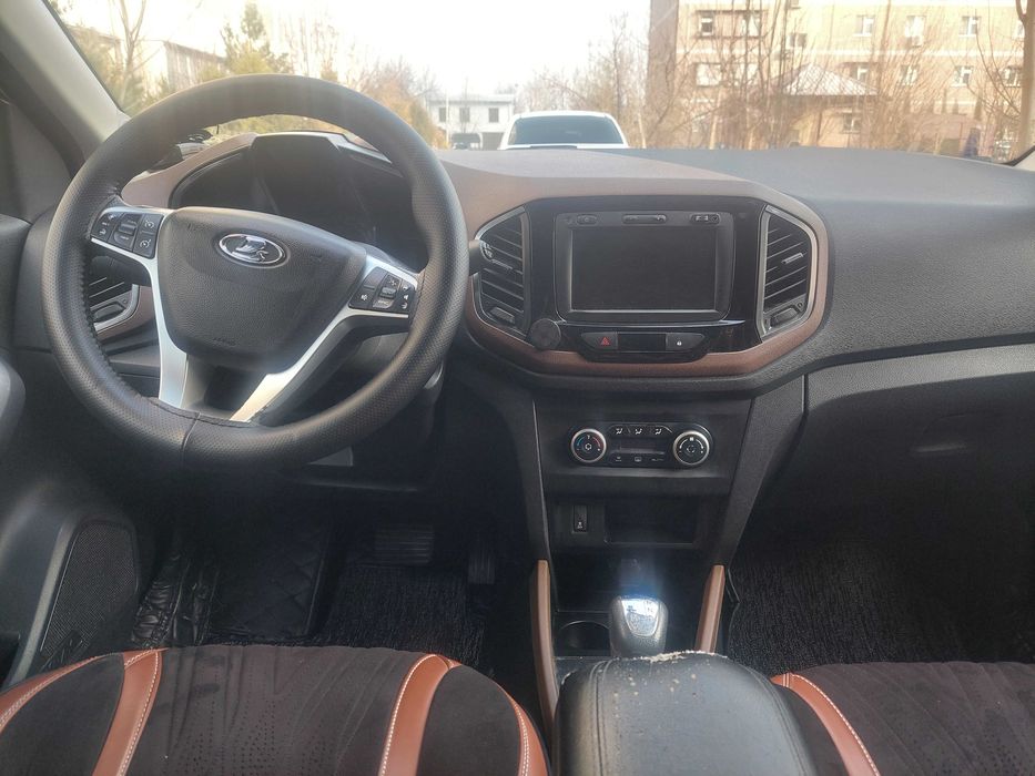 Автомобил Лада X-ray