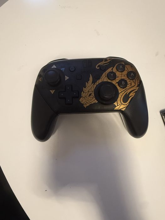 Nintendo Switch(2 jocuri incluse) + Controller Pro