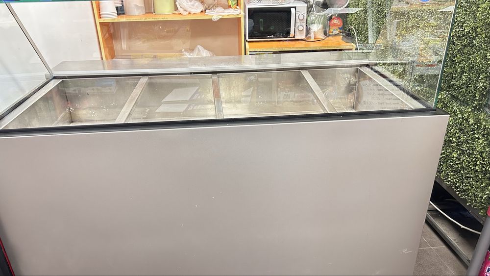 Витрина за топла храна.