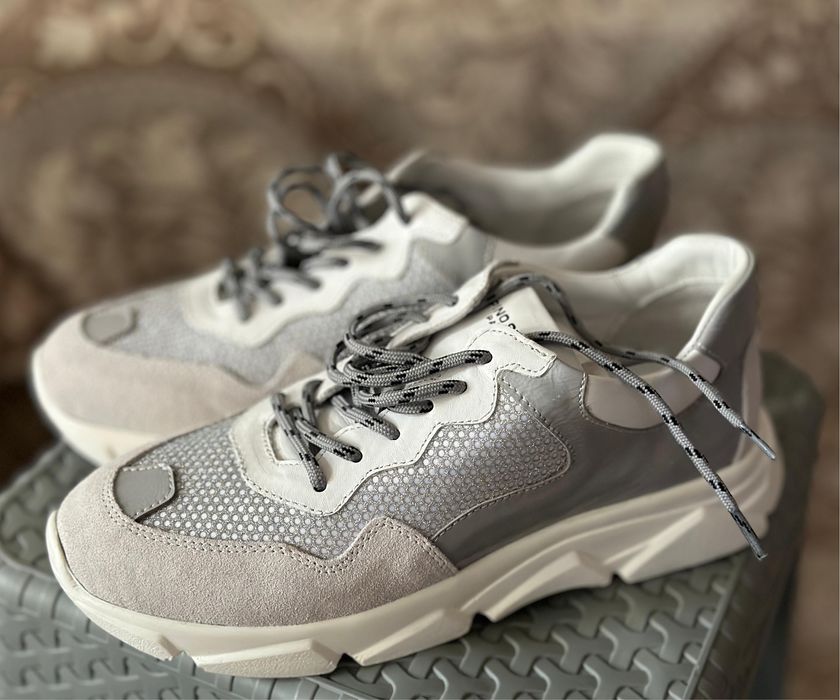 Продам НОВЫЕ кроссовки