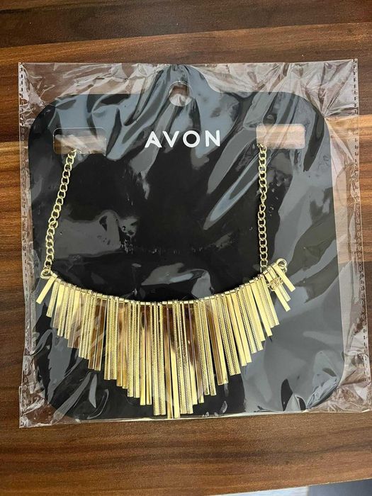 Козметика и бижута на Avon нови