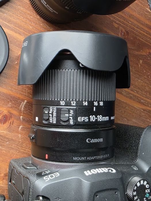 Камера Canon R7 в комплекте.