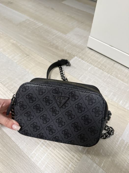 GUESS Чанта за рамо