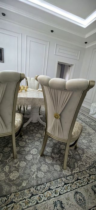 Стулья королевские раскошные