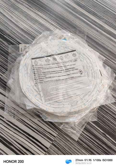 Lampioane de diferite culori , Noi cu eticheta