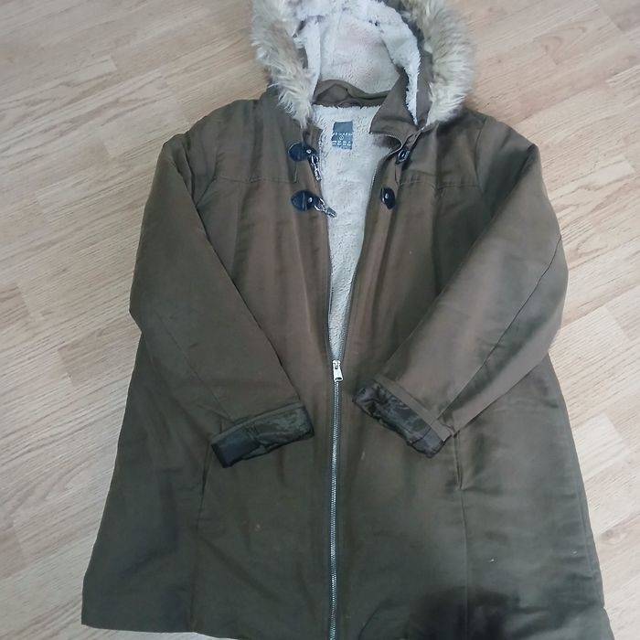 Продава запазени якета