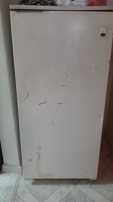 Холодильник б/у сатылады. Жасап тұр.