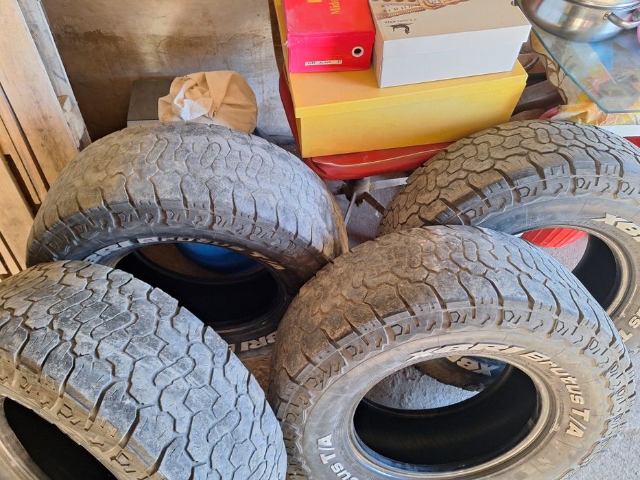 Продам грязевую резину 265/75/16