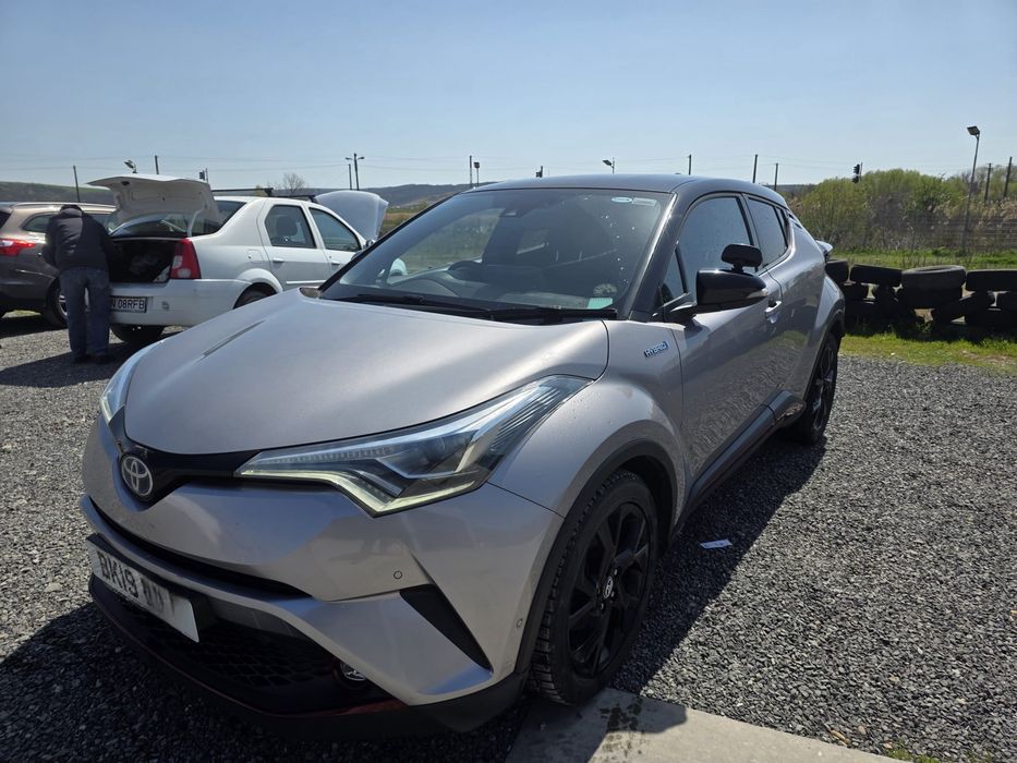 Toyota CHR hybrid benzina CVT faruri led vand intreaga sau dezmembrez