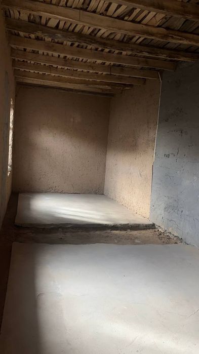 •Hovli sotiladi 1×5 sotix, 4 ta honali