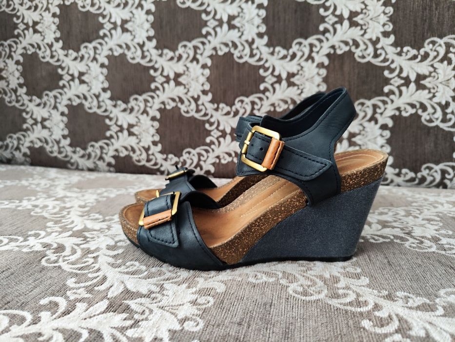 Маратонки, сандали, ботуши  37 номер