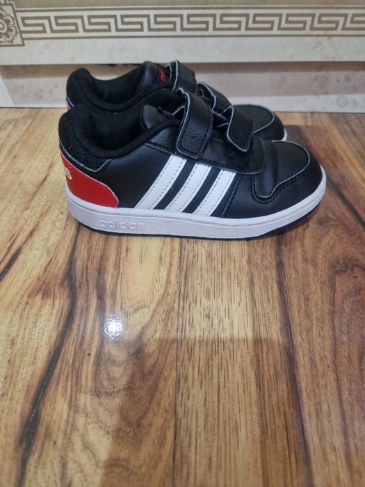 Tenesi Adidas masura 26