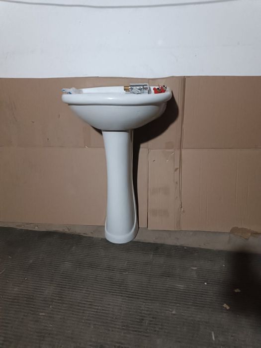 Раковина с пъедисталом