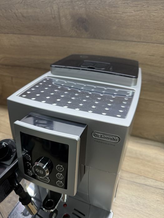 Продавам Кафемашина Delonghi cappuccino Type:ECAM23.466.S