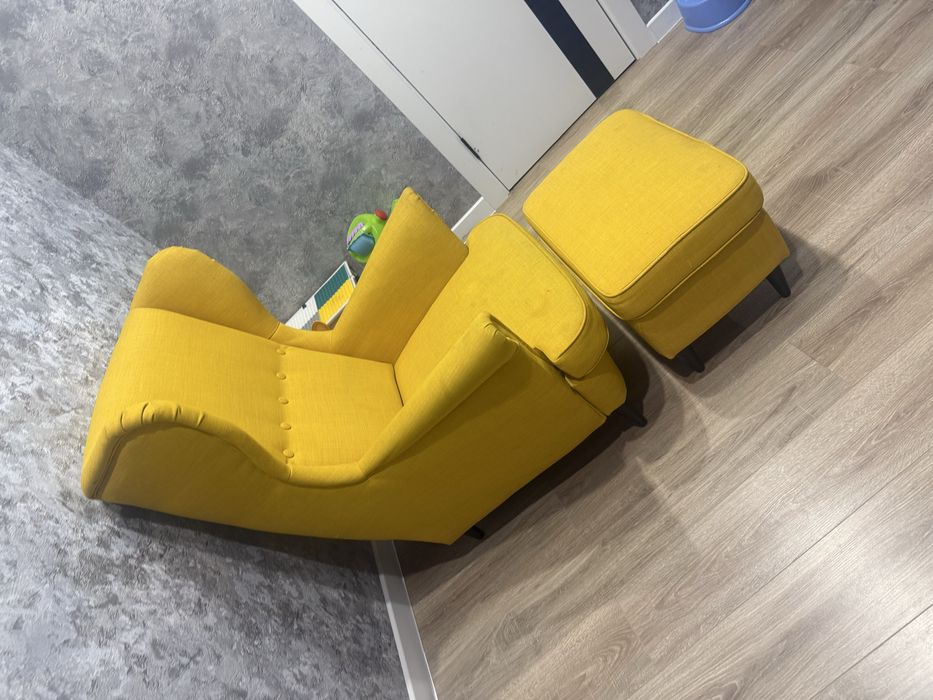 Продам КРЕСЛО IKEA STRANDMON + подстовкой
