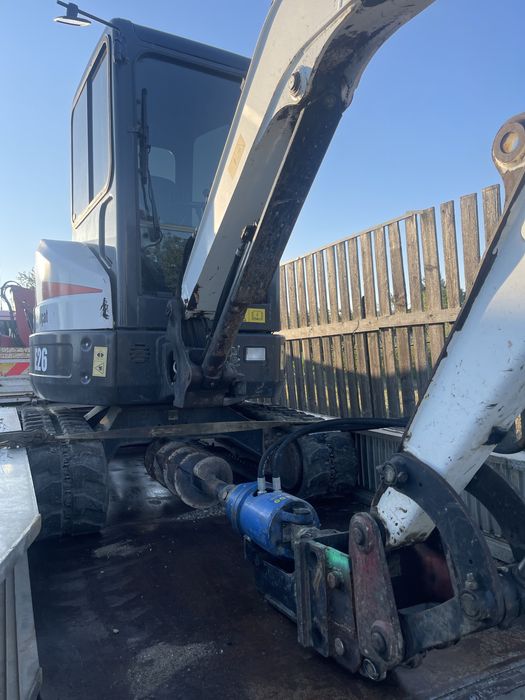 Excavator, vola, cilindru, camion cu macara 7,5T de închiriat