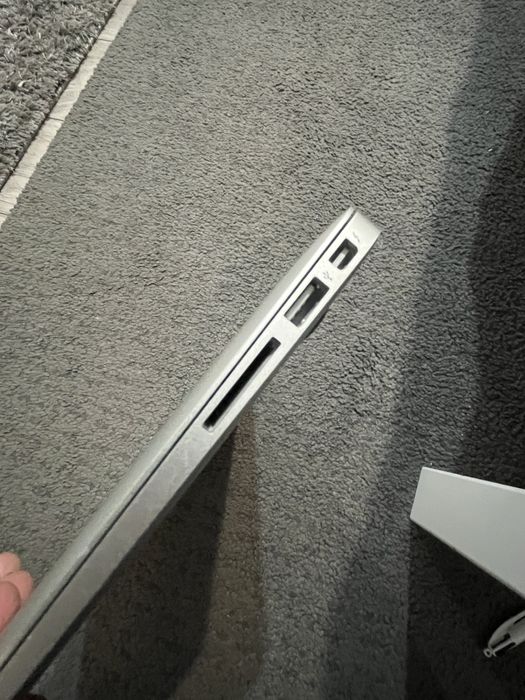 Macbook air i5 -13 inch din 2011