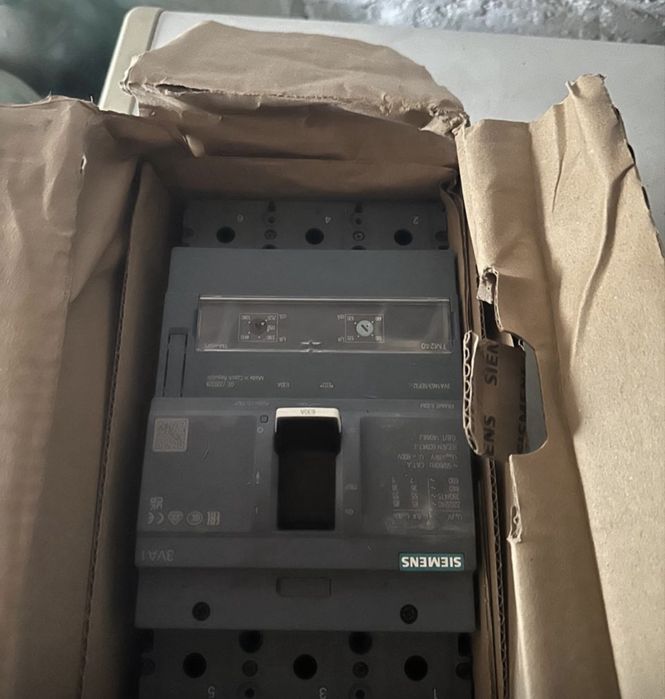 Продам автоматический выключатель,ролик транспортерный,подшипник и тд