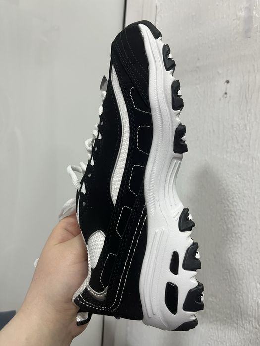 Новые кроссовки skechers
