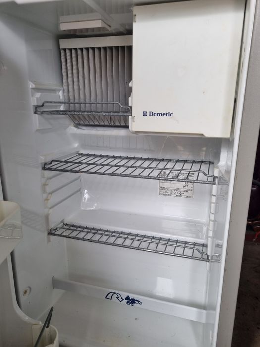 Frigider și congelator 220v,12v și gaz