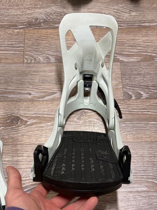 Продам ботинки с креплениями