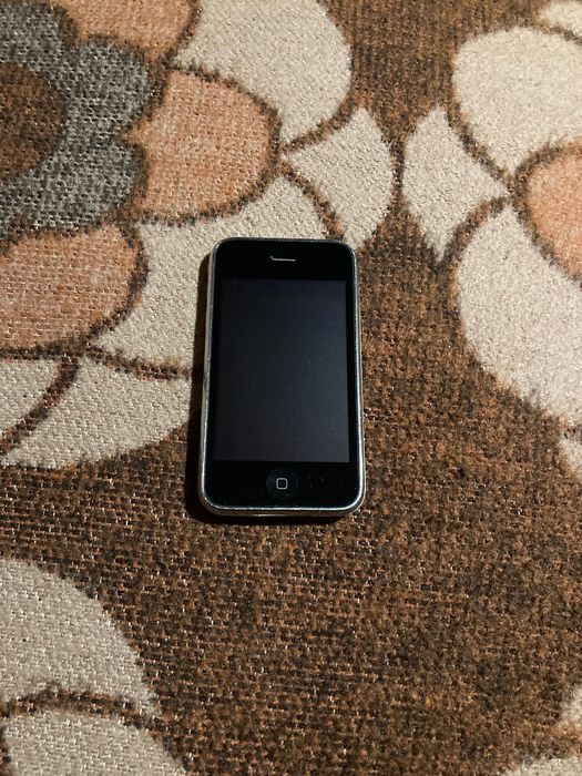 Продавам iPhone 3GS