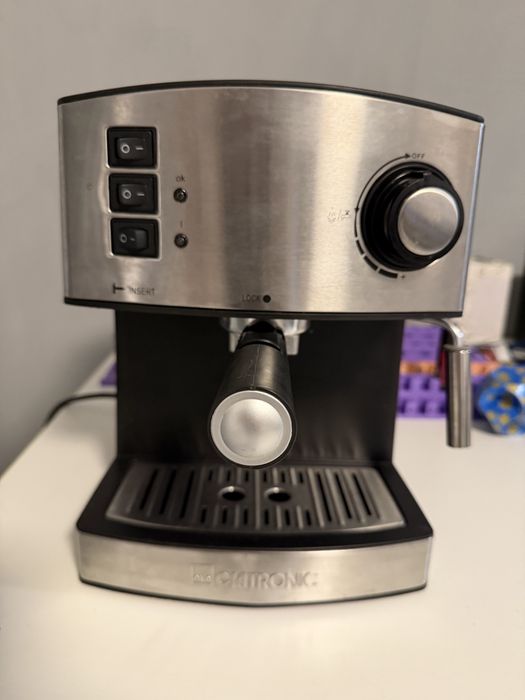 Expresor cafea macinata cu incalzitor pentru lapte