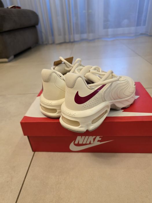 Vând adidasi Nike Air Max