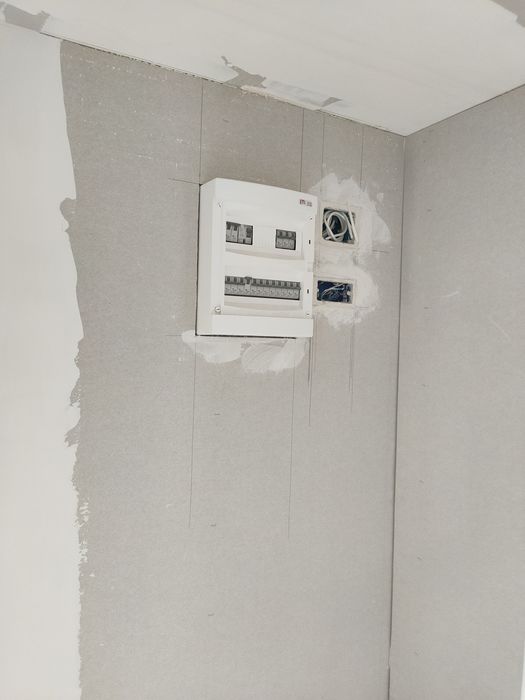 Electrician autorizat ANRE-Execut instalații electrice si interventii