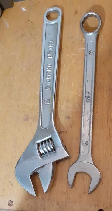 Инструменти - ключове, бургии, триони и длета