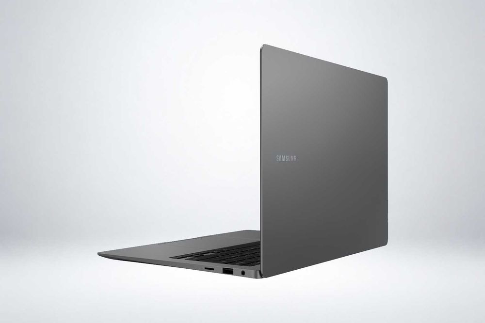 Samsung Galaxy Book 5 Pro/ Core Ultra 7/ 32GB DDR5/ 1TB / AMOLED 120Hz