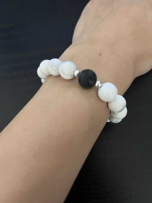 Гривни от естествени камъни