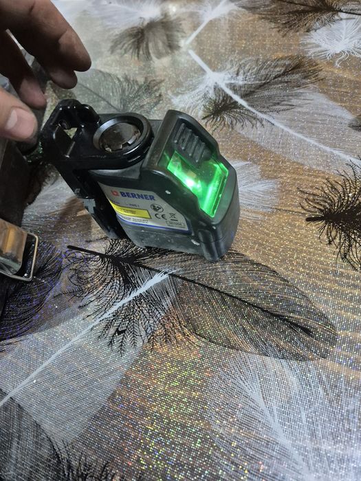 Nivela laser cu linii verzi BERNER DEWALT
