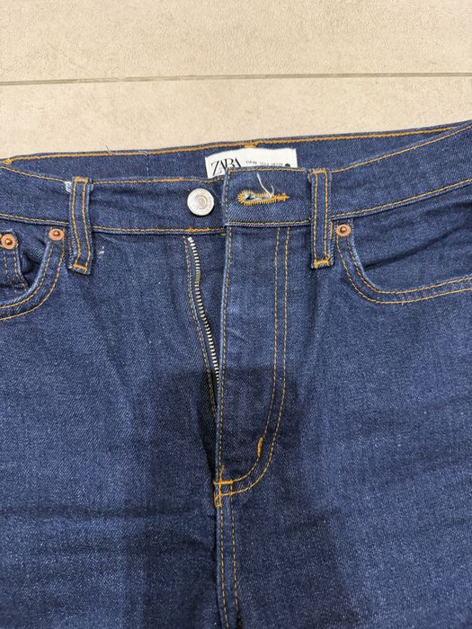 Сини дънки Zara.