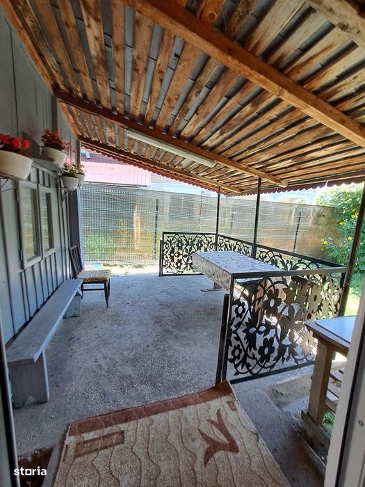 Vând/schimb casa Davidesti cu garsoniera Mioveni