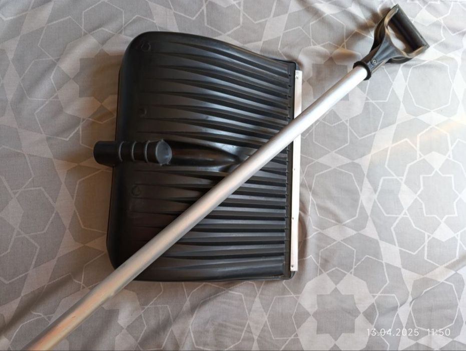 Продам лопаты снеговые пластиковые