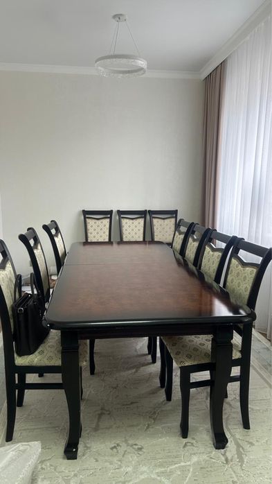 Продается стол со стульями
