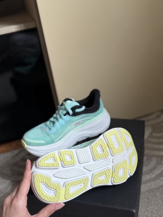 Adidași Hoka Bondi 9