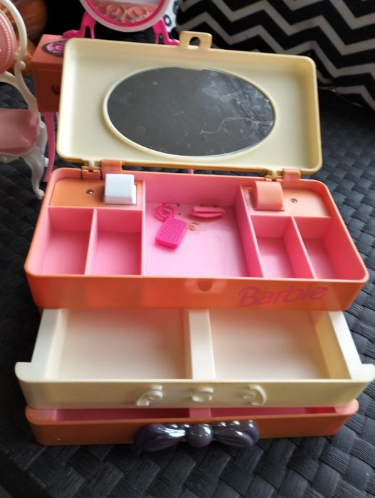 Set mobilier păpuși Barbie