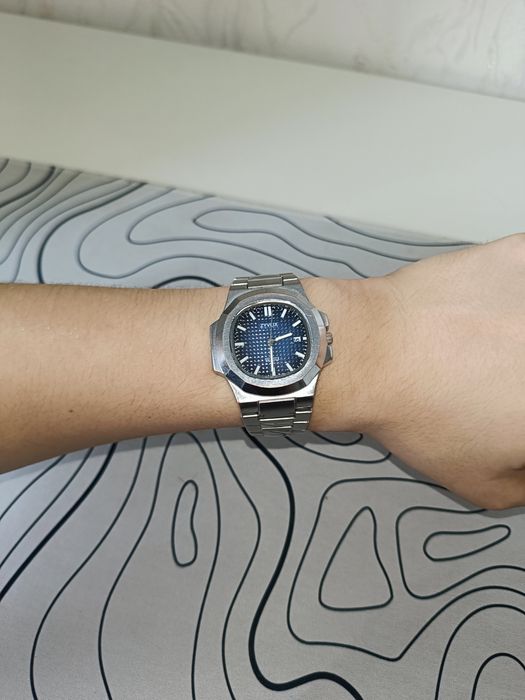Часы наручные(дизайн Patek Philippe Nautilus)