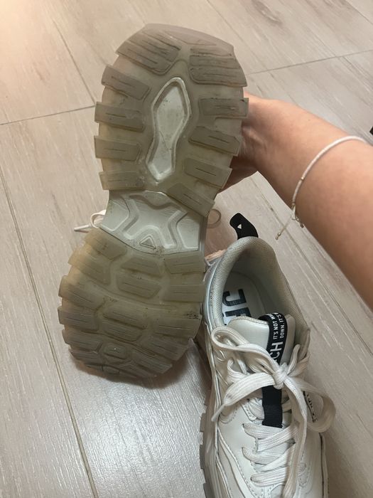 Оригинални сникърси John Richmond