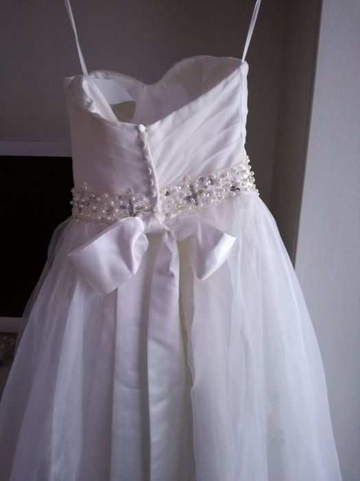 Сватбена рокля тип бална