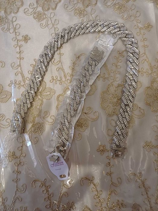 Колье и браслет новый.