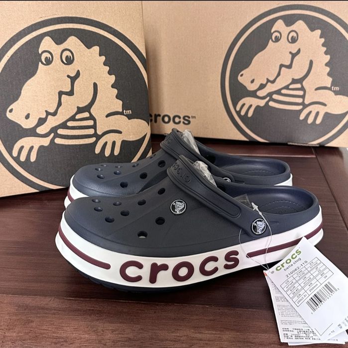 Crocs шлепкы сатылады