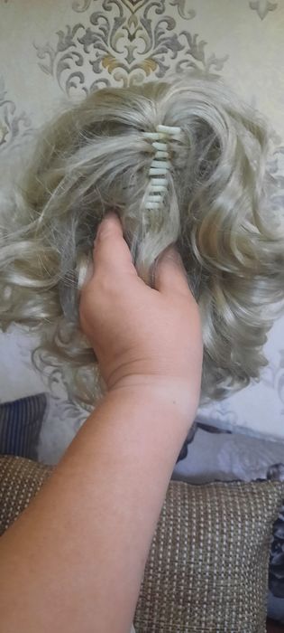 Продам шикарный хвост на заколке-зажиме. Блонд.