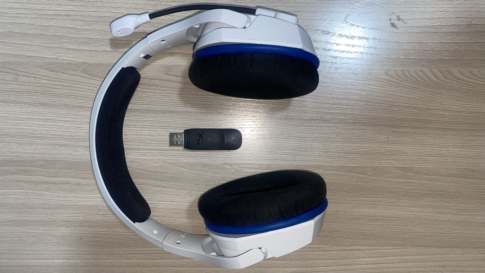 Беспроводные наушники HyperX Cloud Stinger Core Wireless белы